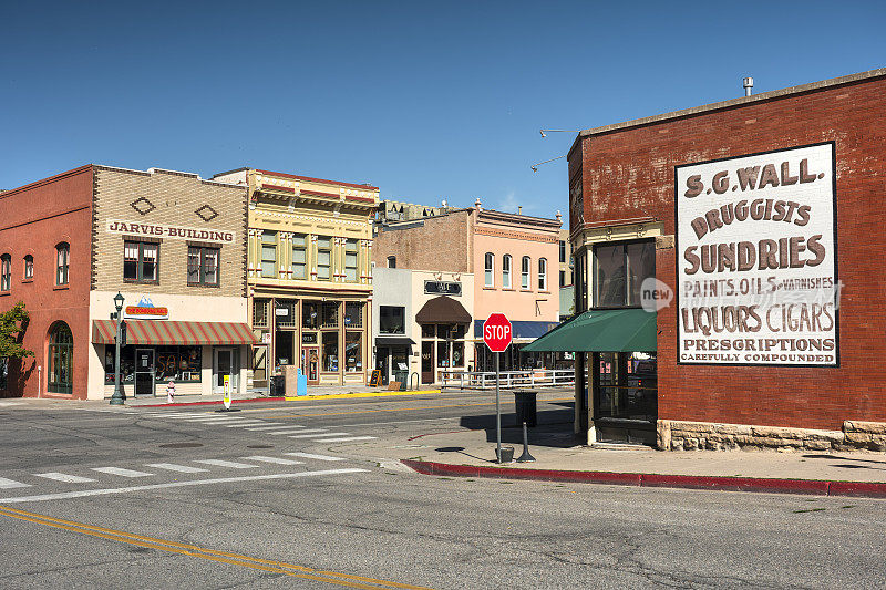 科罗拉多州历史悠久的老矿业小镇杜兰戈大街上的商店和建筑
