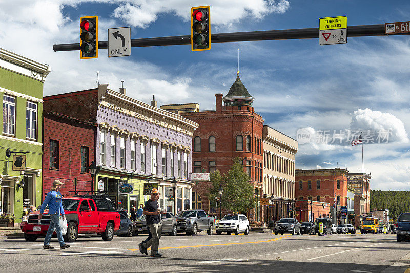 科罗拉多州历史悠久的老矿业小镇莱德维尔大街上的商店和建筑