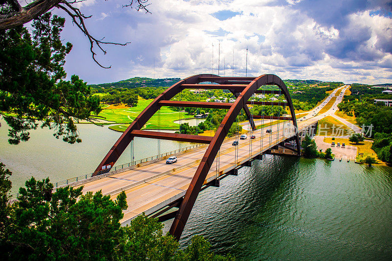 Pennybacker桥或360桥2015年9月美国德克萨斯州首府