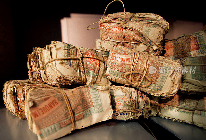 银行里成捆的老式土耳其钞票