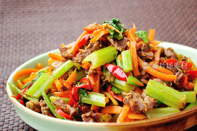 亚洲料理:蔬菜炒牛肉