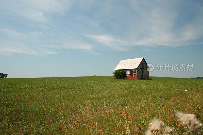 草原上的小屋