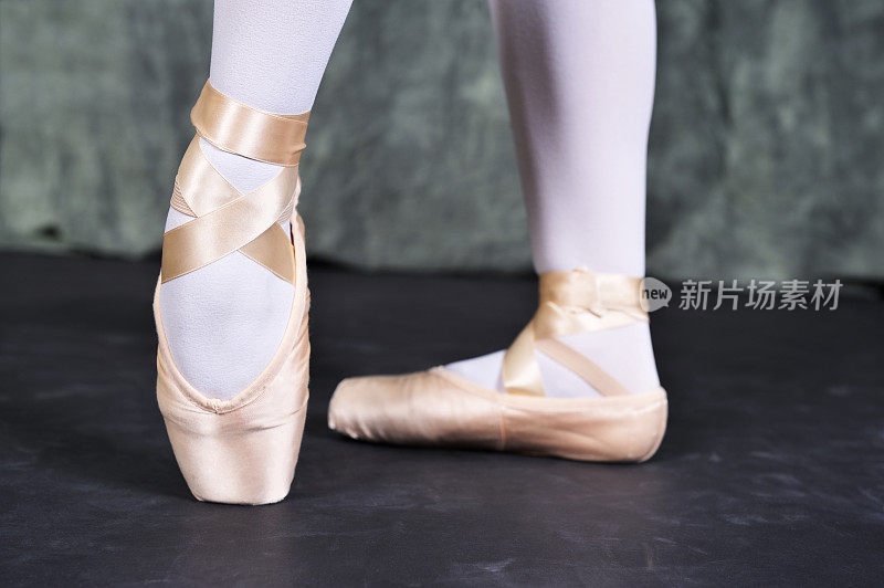 芭蕾舞脚，芭蕾舞鞋。