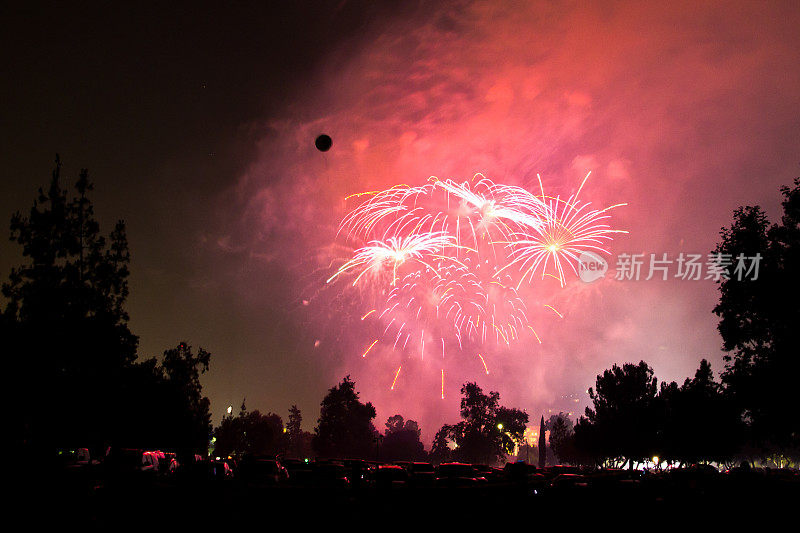 7月4日的烟花庆典，圣诞节和新年
