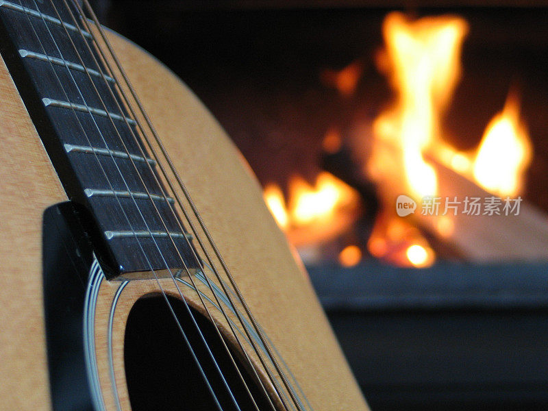吉他在火边