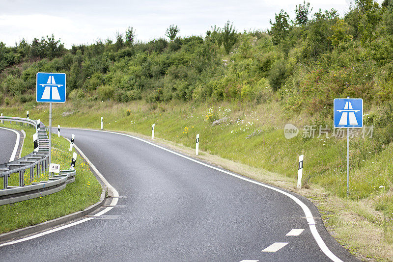 德国高速公路入口的路标