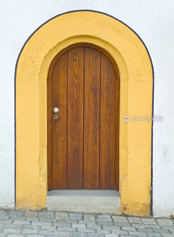 黄色门框