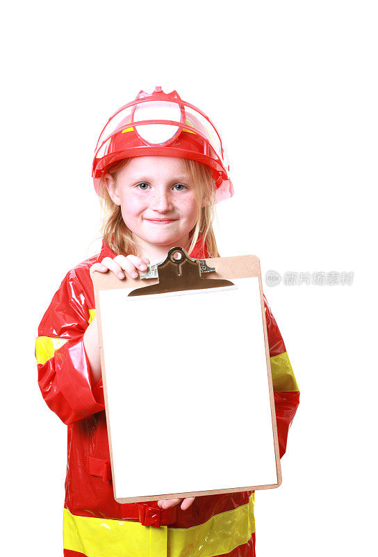 手持剪贴板的女消防员