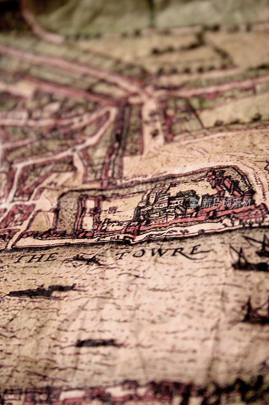 显示伦敦塔和泰晤士河的古老地图