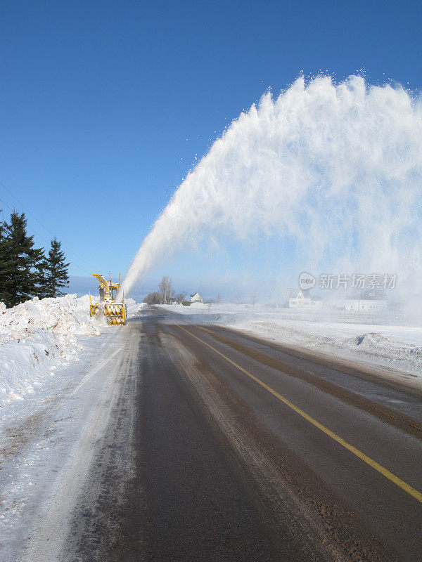 高速公路除雪。