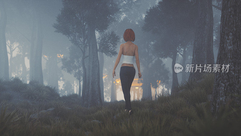 在神秘的森林里行走的女人