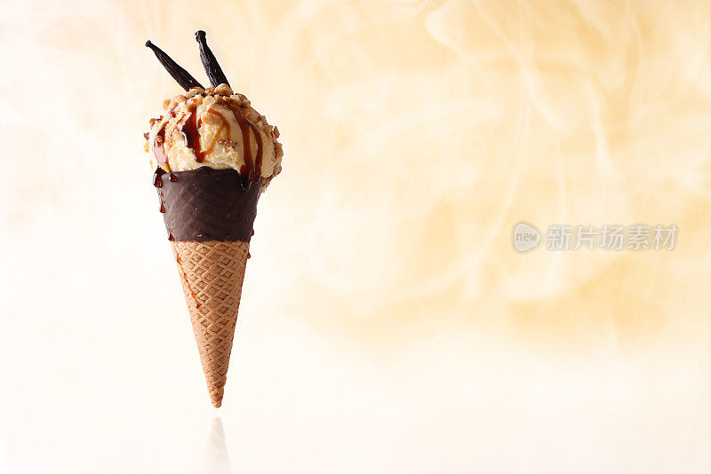 冰淇淋甜筒香草冷蒸汽