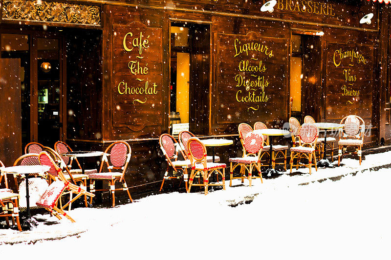 巴黎caf吗?在降雪