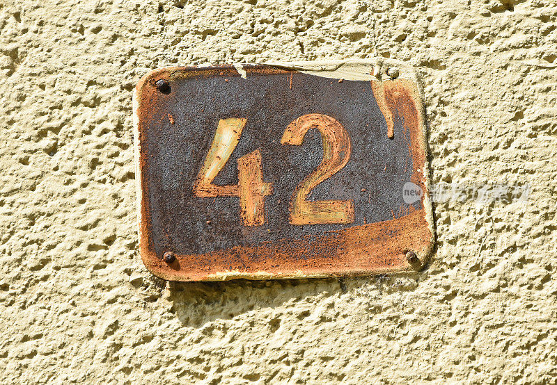 42号房子的墙上