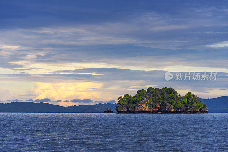 安达曼海中的一个岛屿，靠近甲米，泰国。