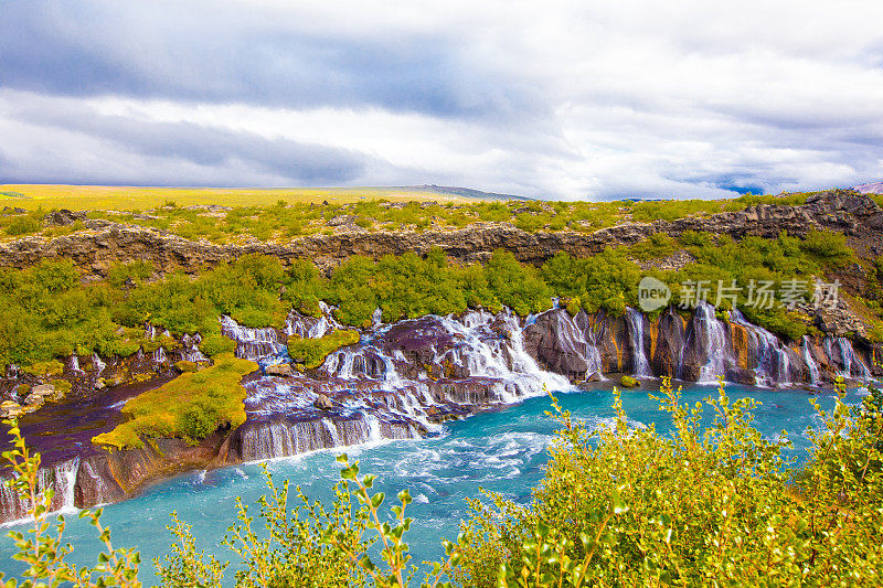 冰岛Hraunfossar瀑布