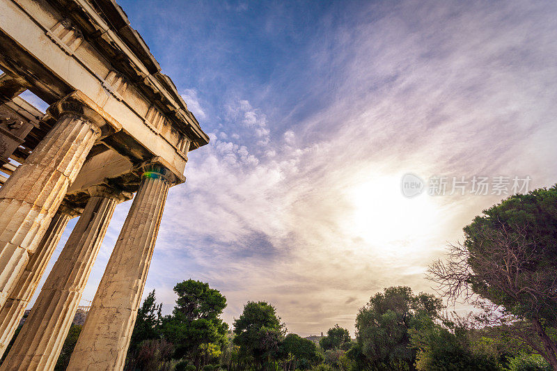 赫菲斯托斯神庙位于希腊雅典卫城岩石下的古代市场(集市)。
