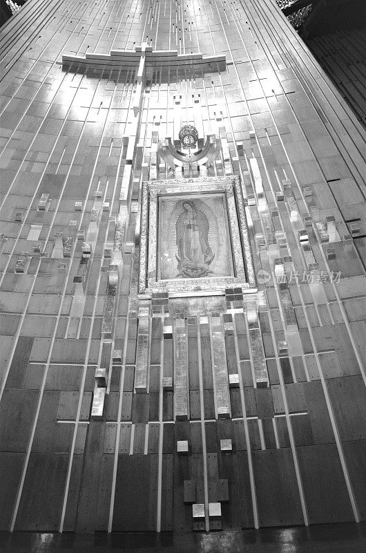 图为墨西哥城瓜达卢佩圣母大教堂