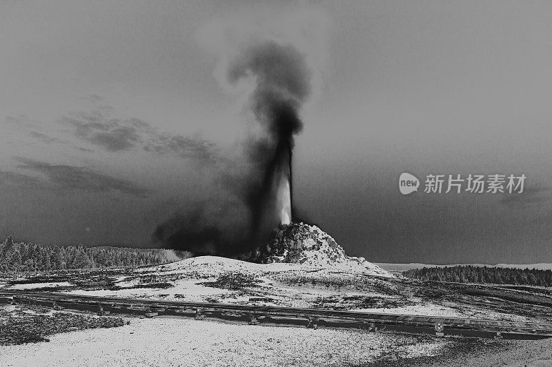 黑白火山间歇泉喷发景观，黄石国家公园火山口