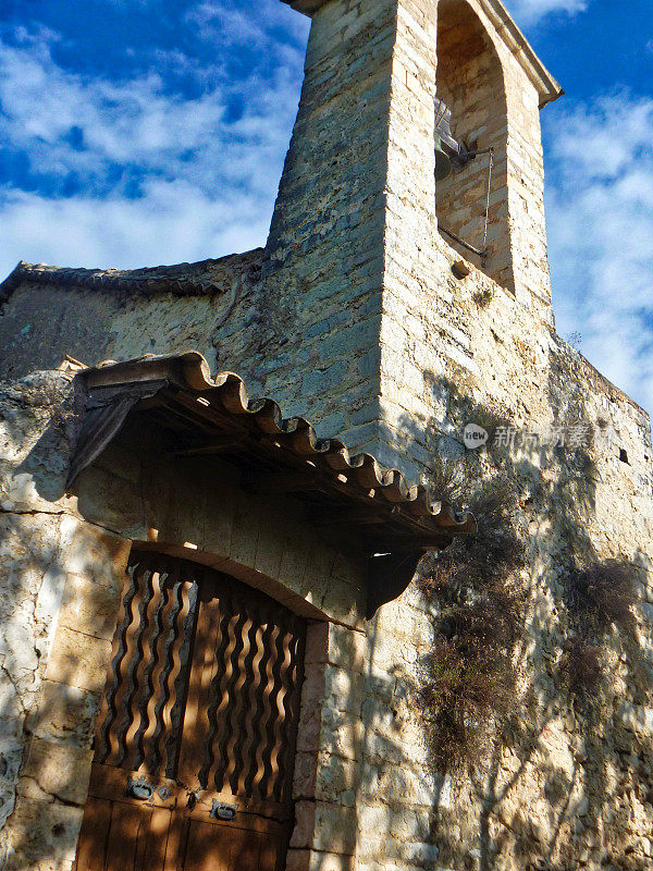 西班牙马略卡岛波伦萨附近的教堂钟楼