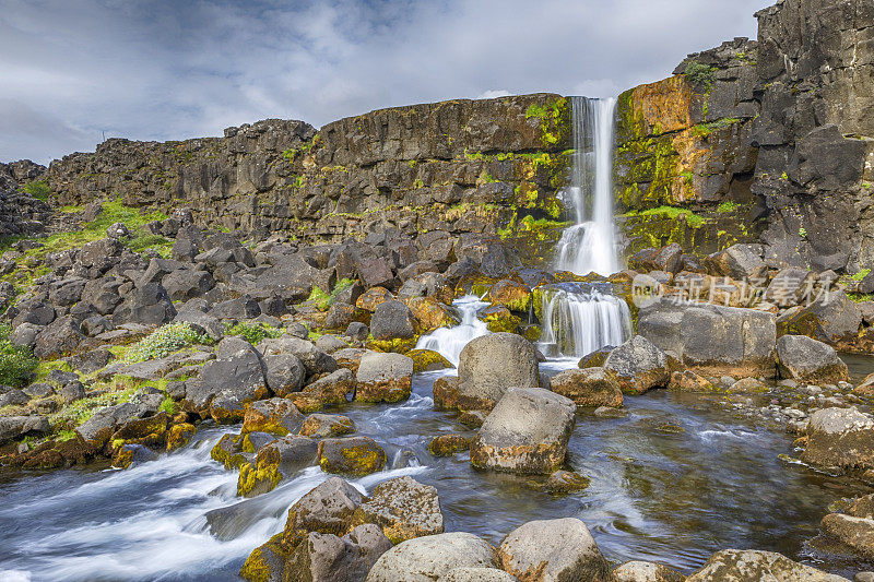 ?xarárfoss 瀑布和 Almannagjá 峡谷，冰岛