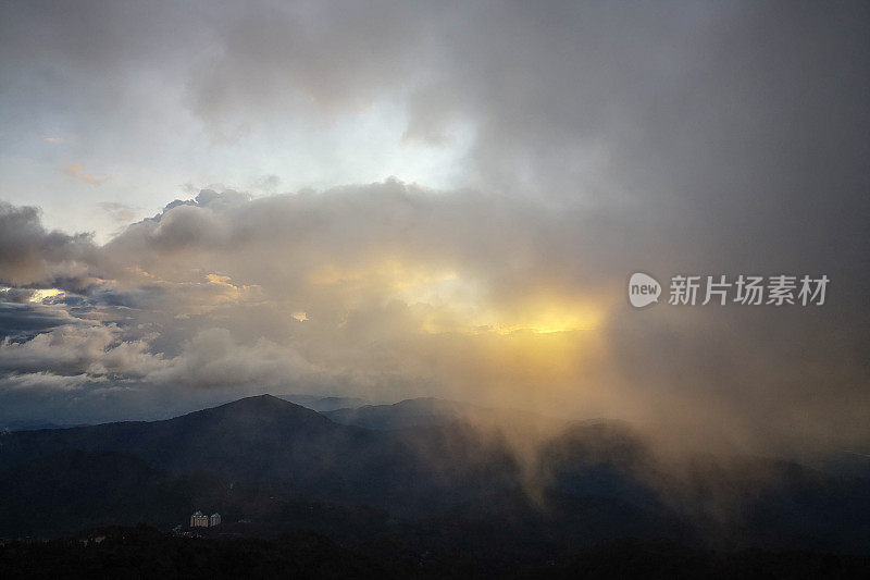 马来西亚彭航高地峡日落