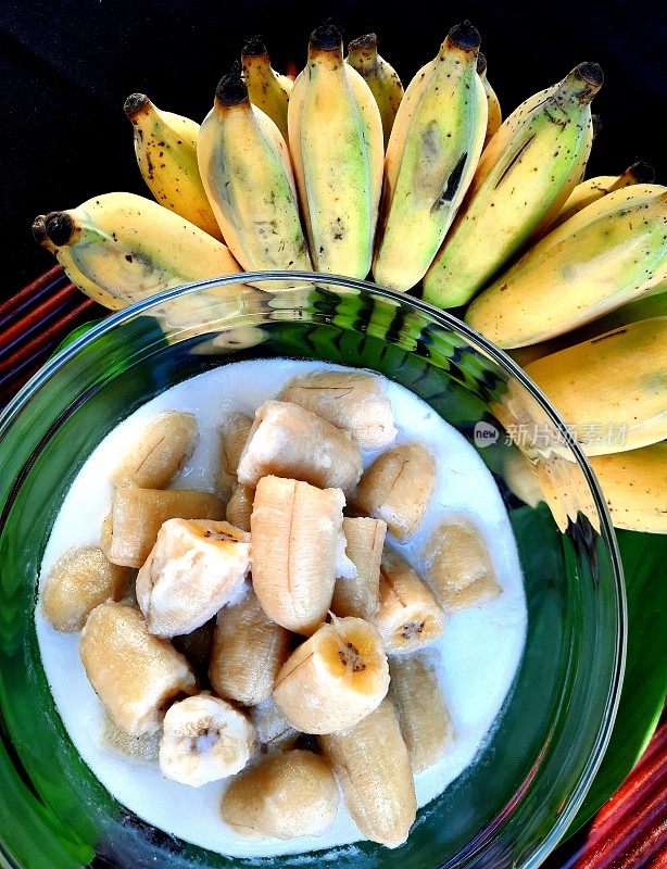 香蕉椰子汁碗-泰国甜点。