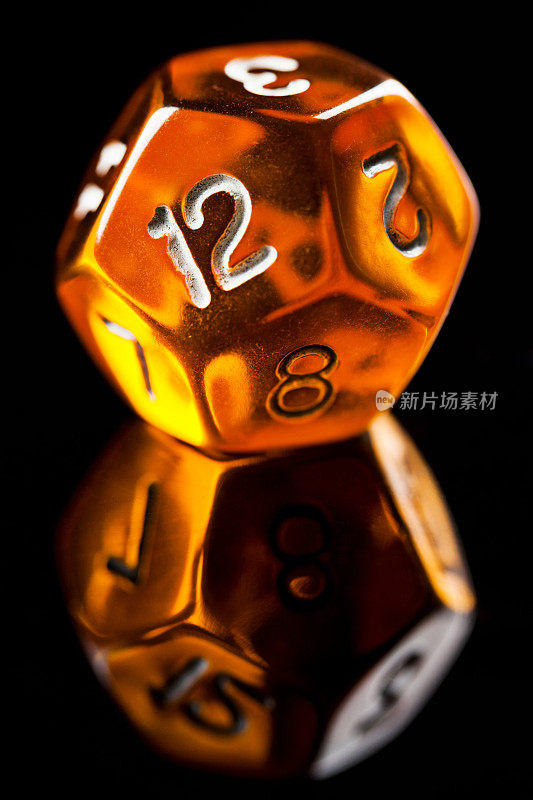 橙色D12十二面骰子角色扮演游戏