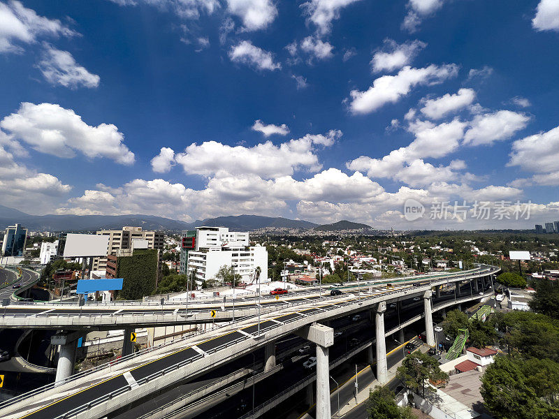 墨西哥城高架公路十字路口