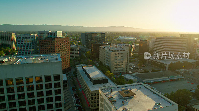 无人机拍摄的加州圣何塞市中心的办公楼
