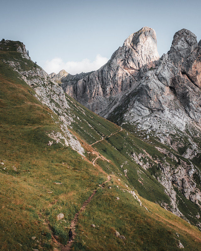 徒步到蒙德瓦尔，Dolomites，意大利阿尔卑斯山，意大利