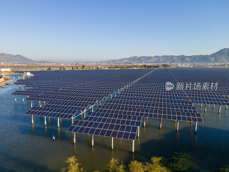 光伏太阳能发电厂鸟瞰图