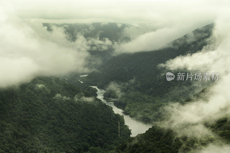 多云的早晨，新河峡谷