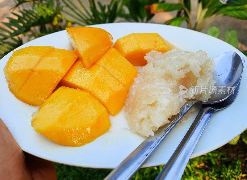 芒果糯米饭-曼谷街头小吃。