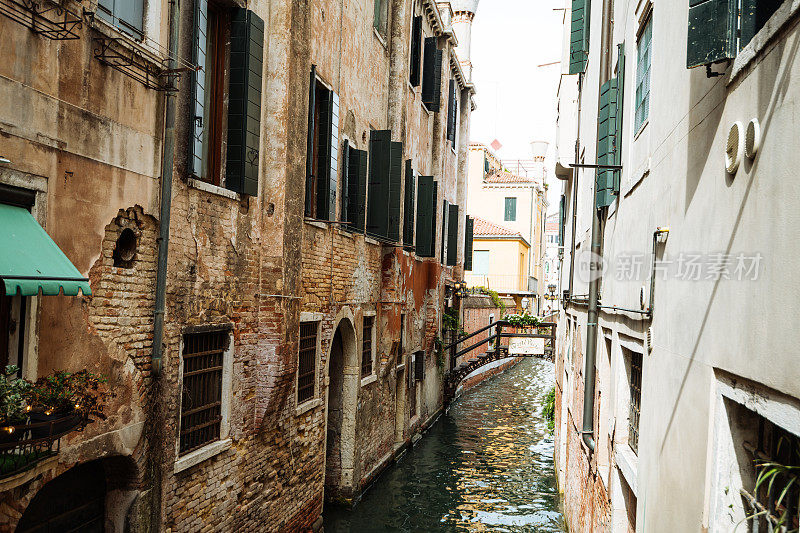 横跨意大利威尼斯的运河