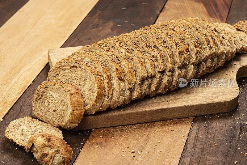 膳食纤维食物仍然是全麦面包加芝麻