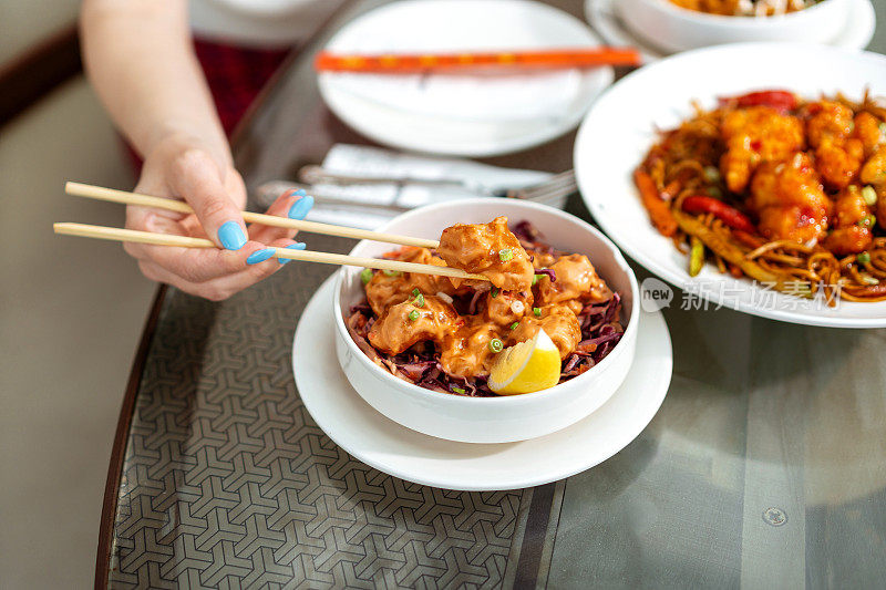 鸡用筷子特写