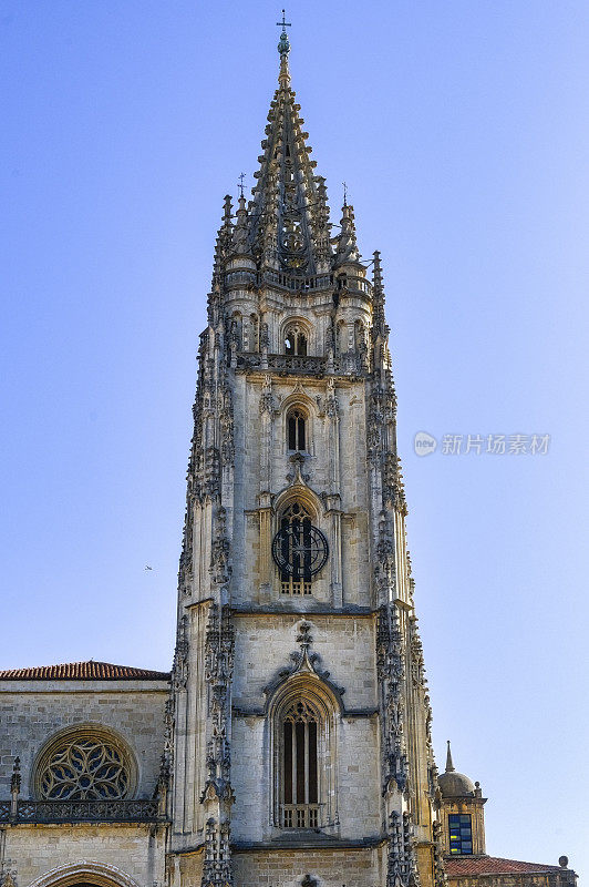 奥维耶多大教堂尖顶