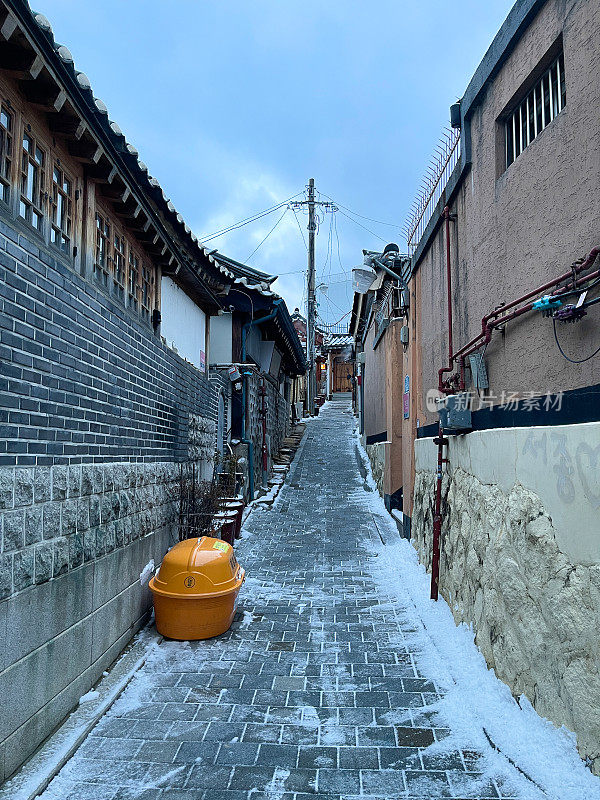 韩国首尔下雪天的早晨