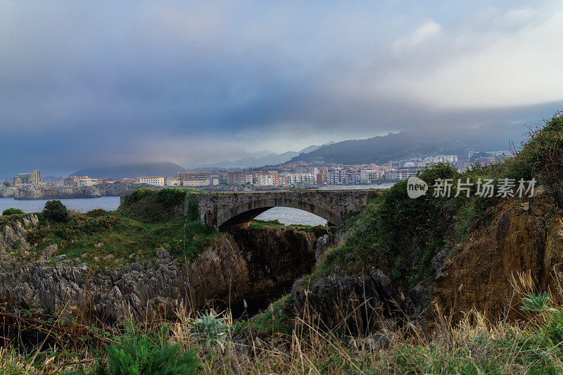 比斯开湾海上朦胧的落日