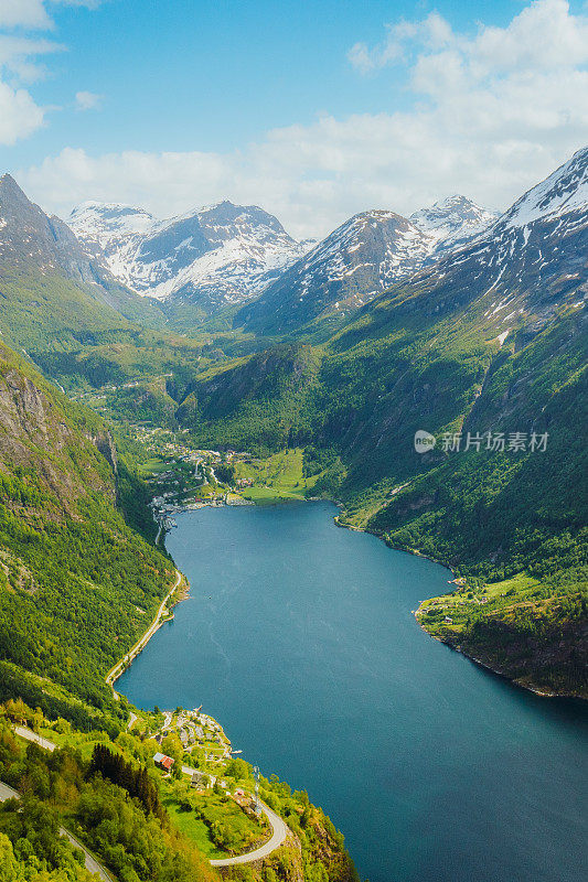 航拍的发夹路和风景优美的夏季景观在挪威盖朗格峡湾