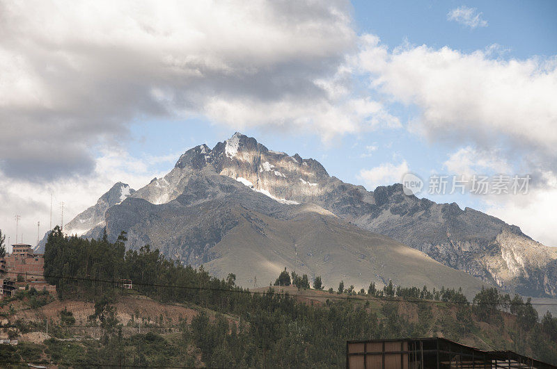 从秘鲁的瓦拉兹看山