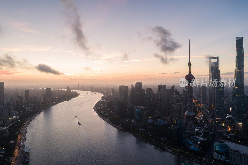 鸟瞰图陆家嘴，上海城市，黎明