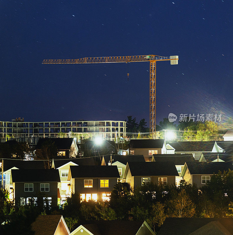 郊区建筑工地的夜晚