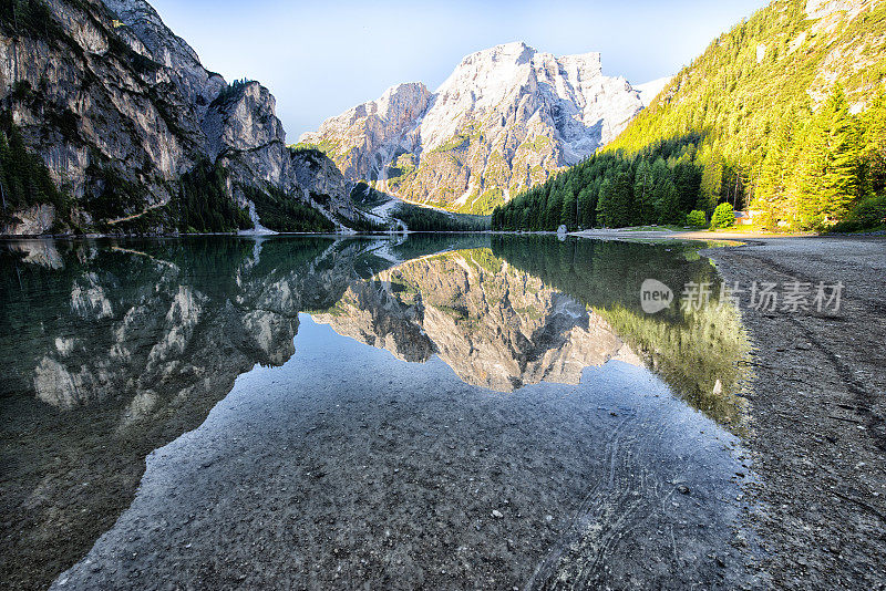 意大利Dolomites的Braies湖