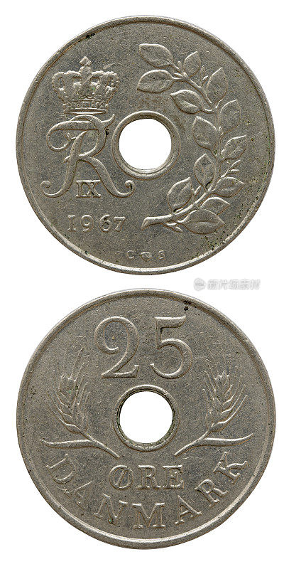 25矿石1967年硬币孤立在白色背景，丹麦