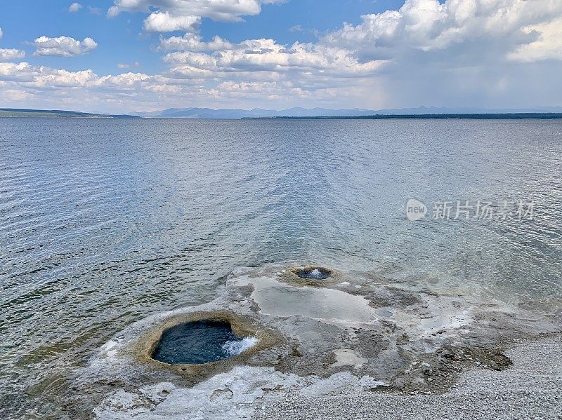 黄石国家公园西拇指间歇泉盆地的温泉