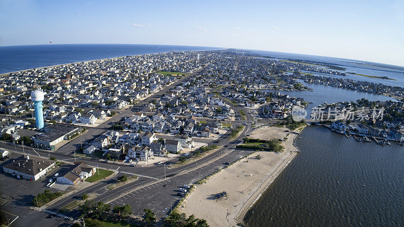 新泽西州海岸海滩镇鸟瞰海湾海滩和南部