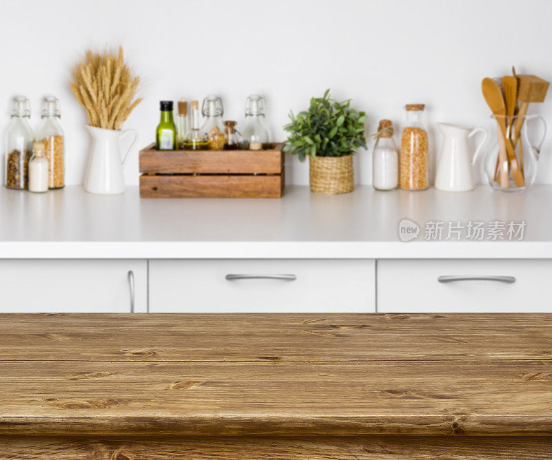棕色的木桌与米糠图像厨房长凳内部