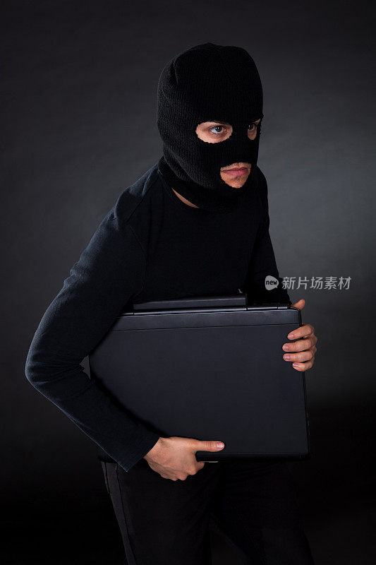窃贼在电脑